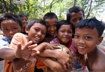 Индонезия үкіметі балаларды қанауға қарсы күресті