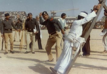 Дүрелеуді жазаның басқа түрімен алмастырды