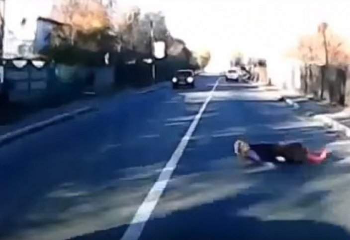 «Бравый» пешеход (видео)