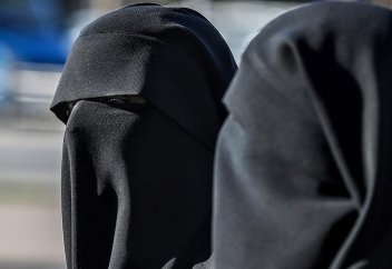 Өзбекстанда адам жүзін тұмшалайтын киім киюге заңмен тыйым салынды