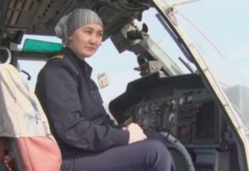 Тікұшақты тізгіндеген қазақ қызы қайсарлығымен көпшілікті тәнті етті