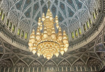 Главная мечеть Омана поражает воображение своим великолепием