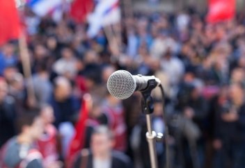 Казахстанцы cмогут проводить одиночные пикеты где угодно