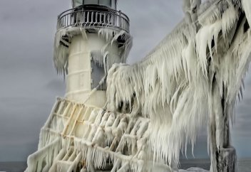 Табиғат тамашасы немесе қыстың көзі қырауда