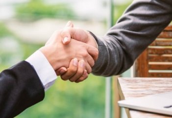 Очные встречи решают