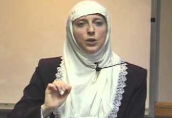 Исламды қабылдаған «этникалық емес» әйел Мұсылмандар діни басқармасына басшы болды