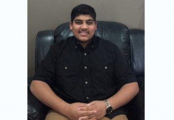 Школьник-преподаватель Корана