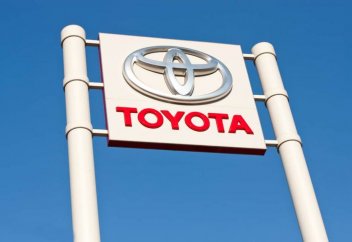 Разные: В ОАЭ из конструктора Lego собрали реалистичный внедорожник Toyota (видео)