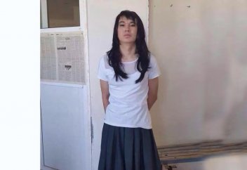 ОҚО-да ер жігіт сүйіктісінің орнына тест тапсыру үшін қыз болып киініп алған