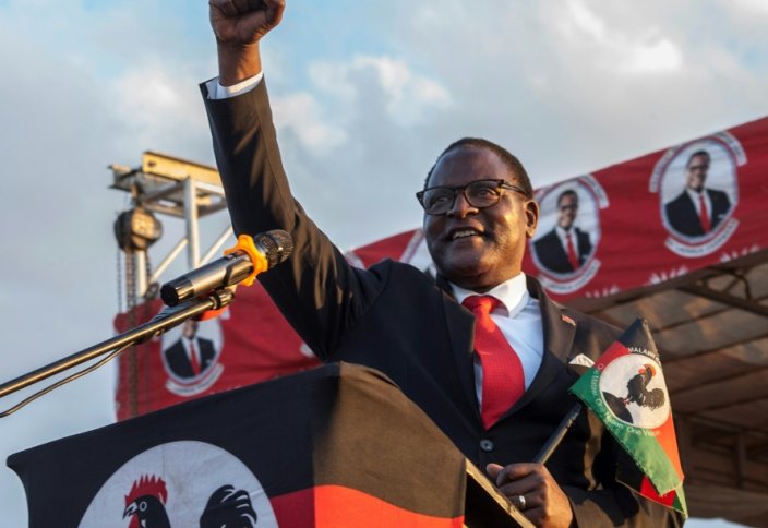 Малаби президенті ақшаның құнсыздануына байланысты өзіне шетелге шығуға тыйым салды