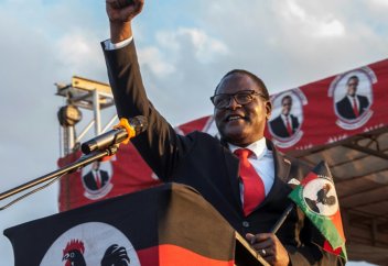 Малаби президенті ақшаның құнсыздануына байланысты өзіне шетелге шығуға тыйым салды