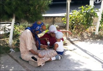 Туркменистан: вместо борьбы с бедностью - борьба за "имидж президента"