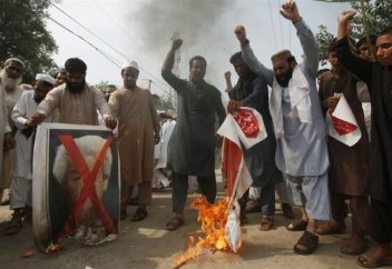 Новый премьер-министр Пакистана бросил вызов карикатурам на Пророка (мир ему)