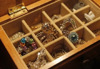 Сколько ювелирных изделий можно ввозить в Казахстан