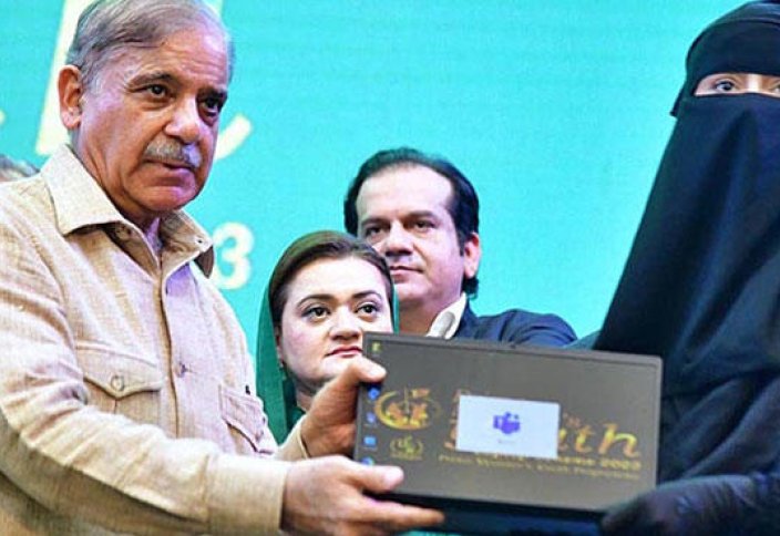 PM раздаст 100 000 бесплатных ноутбуков