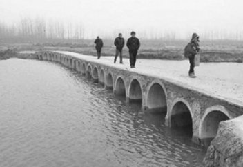 70 жастағы қарт жиған-терген 18,2 мың долларын ауылындағы көпірдің салынуына жұмсады