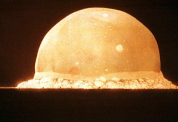 Ядерный пацифизм: насколько оправданны призывы запретить атомное оружие