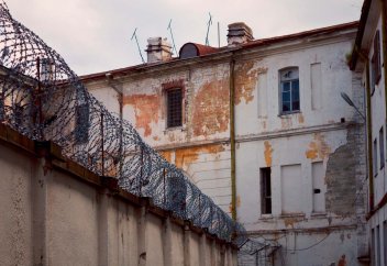 Ресей ресми түрде азаптауға рұқсат берді: адам құқығы жөніндегі негізгі конвенциядан шықты