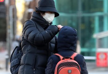 Бабушка и дедушка, ухаживающие за внуками, демонстрируют более медленное когнитивное снижение в исследованиях