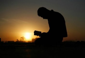 Если человек хочет спасти себя от мучений в могиле, ему нужно выполнить четыре обязательных условия...