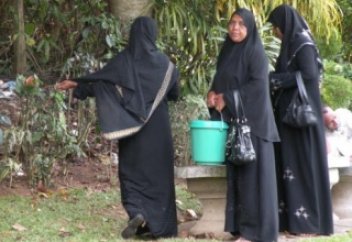 Шри-Ланкадағы мұсылман әйелдер киімдерін өзгертетін болды