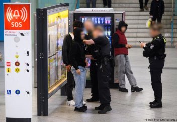 Почему немецкая молодёжь принимает насилие и экстремизм