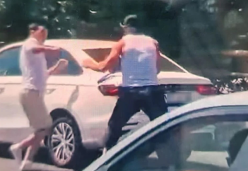 В Кыргызстане хотят наказывать водителей за драки на дороге