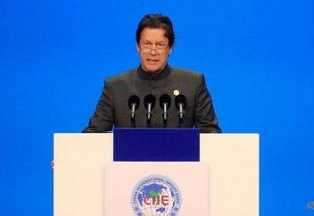 Пәкістан премьері Ақ үй қожайынының аузын қалай «жапты»