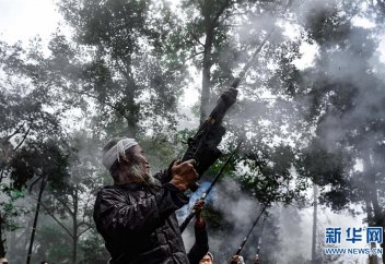 Қытайдағы соңғы мергендер тайпасы (ФОТО)