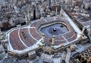 Саудия билігі қажылықтан бас тарта тұруға шақырды