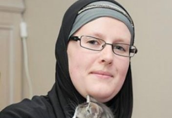 Бельгиялық мұсылман келіншегі 1000 адамның тура жолға түсуіне себепкер болды