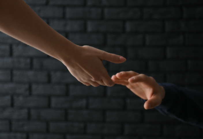 В Европе решили спасать от суицида с помощью гармошки и грелки