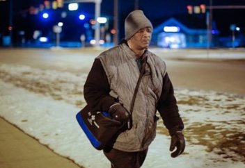 Ford жұмысқа жаяу барып-келетін Джеймс Робертсонға автокөлік тарту етті