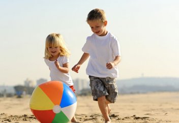 Игры на открытом воздухе повышают успеваемость детей