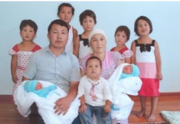 30 жасында үш бірдей егіз баланы дүниеге әкелді (ФОТО)