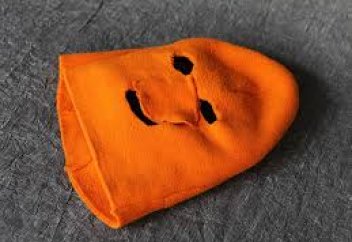 Тұрғындарына бет-жүзін жасырып жүруге тыйым салатын заң қабылданды