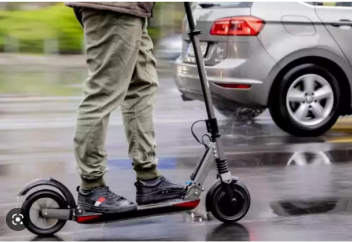 Водителей электросамокатов в РК обяжут иметь права и носить шлемы