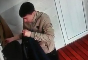 Алматыда мешіттен қыруар ақша ұрлаған жігіт видеоға түсіп қалды (видео)