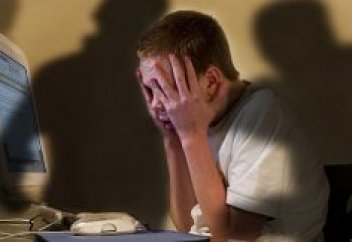 Экстремистские вербовщики начали использовать новые стратегии для привлечения молодежи, предупреждают казахстанские аналитики