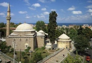 В Турции имам мечети помогает бездомным необычным способом