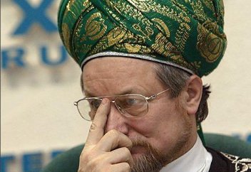 Талгат Таджуддин окропляет святой водой… шок для мусульман