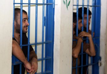 АҚШ түрмесінде тұтқындарға радикал тәкбіршінің кітабы таратылды