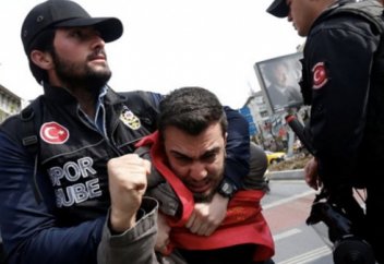 В Еврокомиссии обеспокоены нарушением прав человека в Турции