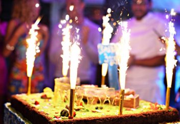 Туған күніңді отбасыңмен бірге тойламадың ба – саған айыппұл саламыз!