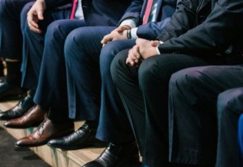 Какие чиновники имеют право на командные перемещения