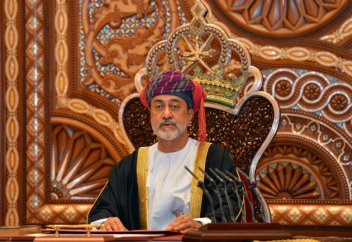 Оман тарихында тақ мұрагерлігінің жүйесі өзгерді - алғашқы тақ мұрагері тағайындалды