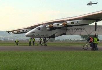 Күн батареясымен жұмыс істейтін ұшақ алғаш рет төрткүл дүниені шарлап шықпақ (фото)