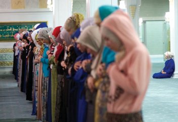 Әйел кісіге айт намазына бару шарт па?