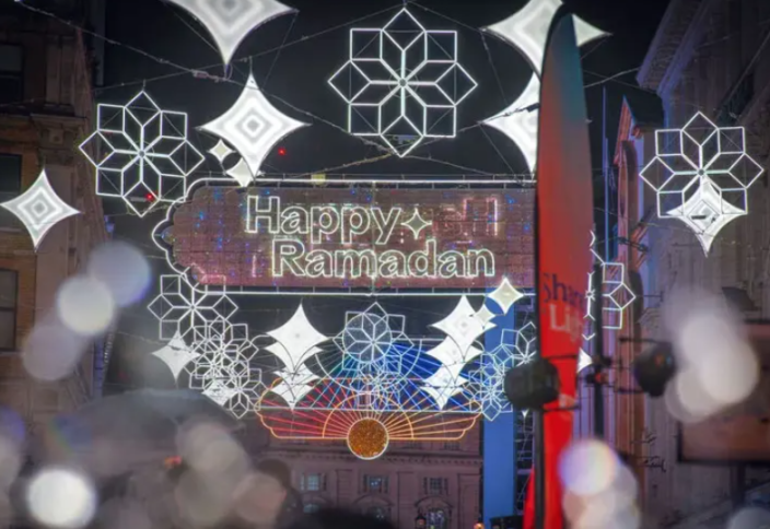 Что нужно знать о путешествиях в Рамадан — от еды днём до того, что надеть