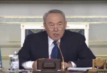 Н.Назарбаев: "Мұрныңды көтермей, кердеңдемей, аяғыңның астына қарап жүр!" (Видео)